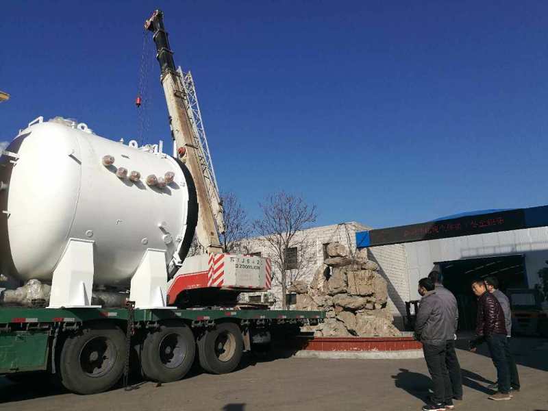 The new vacuum sintering furnace has arrived at production factory